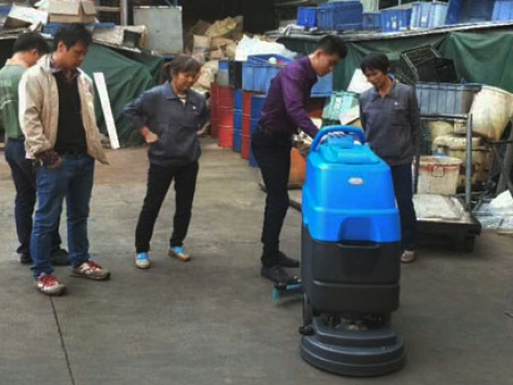 Máy chà sàn công nghiệp có những loại nào?