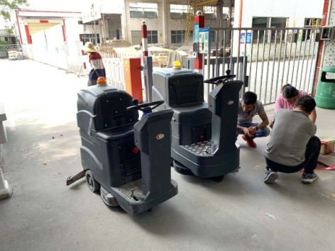 Tại sao nên chọn sử dụng máy chà sàn và xe quét rác để làm sạch? 
